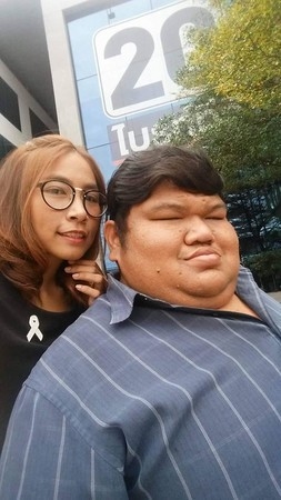 美女护士爱上240斤男友狂秀恩爱 网友：这是真爱