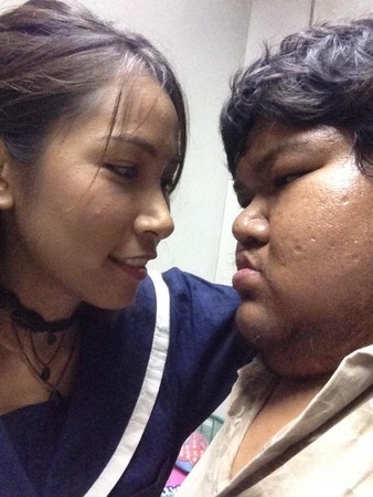 美女护士爱上240斤男友狂秀恩爱 网友：这是真爱