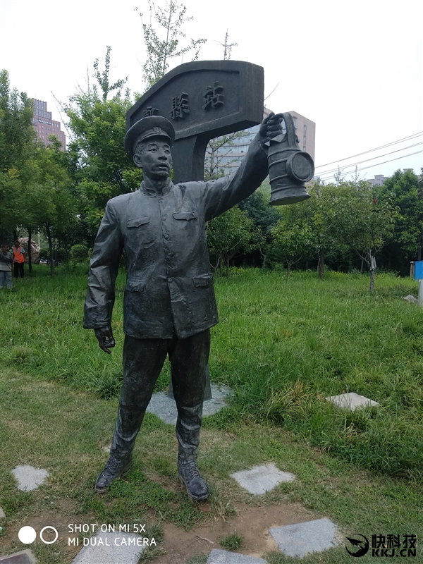两倍无损变焦！小米5X拍照体验：背景糊的漂亮