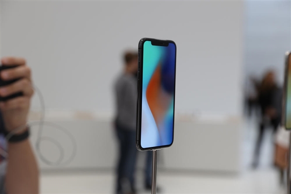 iPhone X只是开始！苹果密谋更多OLED屏新机：屏幕继续大