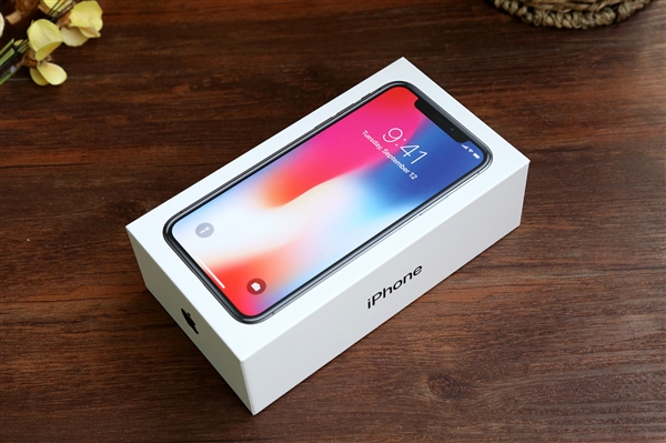 程序员豪摆25台iPhone X向女友求婚 闺蜜1人1台